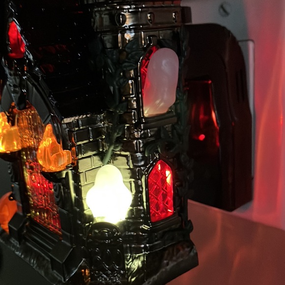 NWT Bath & Body Haunted Castle Projection Wallflower Plug In - Picture 6 of 8